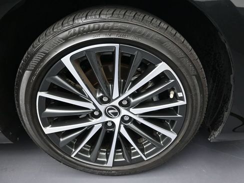 Used 2025 Lexus ES 300h w/ Premium Package FWD image 9