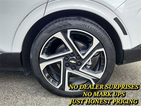 Used 2025 Chevrolet Equinox EV LT w/ Convenience Package II image 32