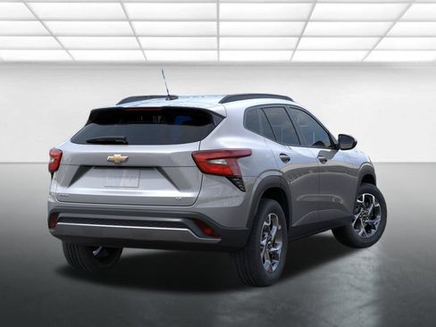 New 2026 Chevrolet Trax LT w/ Sunroof Package FWD image 5