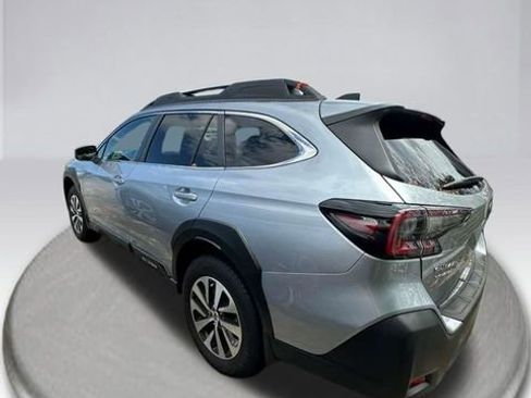 Certified 2025 Subaru Outback Premium AWD/4WD image 10