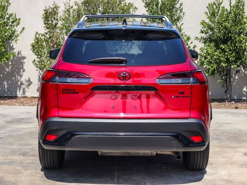 Used 2025 Toyota Corolla Cross AWD Hybrid w/ Moonroof Package image 5