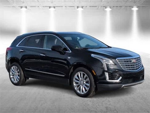 Used 2017 Cadillac XT5 Platinum image 2