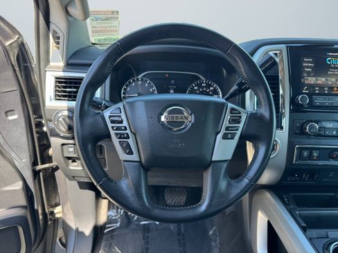 Used 2021 Nissan Titan SV w/ SV Convenience Package RWD image 11