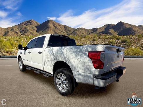Used 2024 Nissan Titan SV w/ SV Convenience Package AWD/4WD image 3