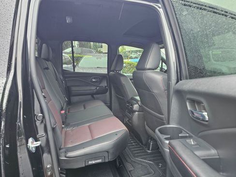 Used 2025 Honda Ridgeline Black Edition image 15