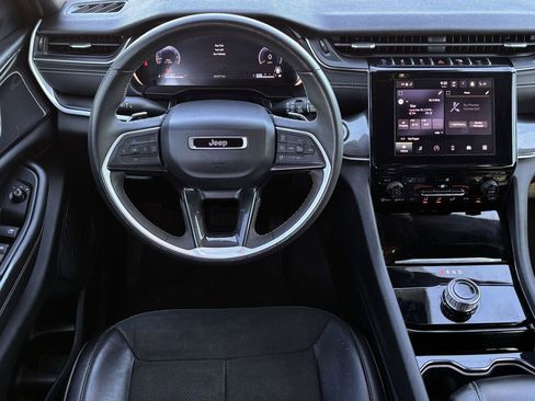 Used 2023 Jeep Grand Cherokee L Laredo image 9