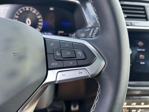 Certified 2023 Volkswagen Tiguan SE R-Line image 17