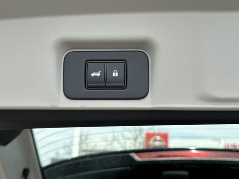 Used 2024 Nissan Ariya AWD image 15