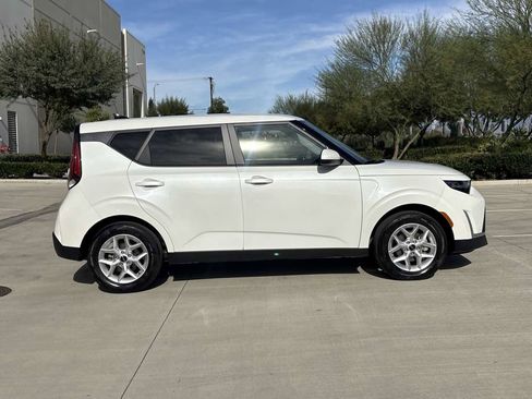 Used 2024 Kia Soul LX w/ Option Group 015 image 2