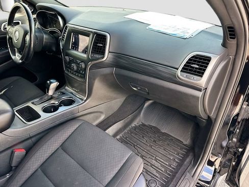 Used 2020 Jeep Grand Cherokee Laredo w/ Security & Convenience Group image 27