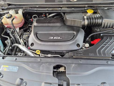 Used 2018 Chrysler Pacifica Limited w/ Advanced Safetytec Group FWD image 26