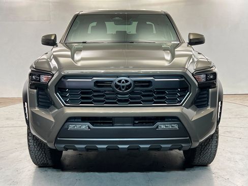 Used 2025 Toyota Tacoma TRD Off-Road AWD/4WD image 9