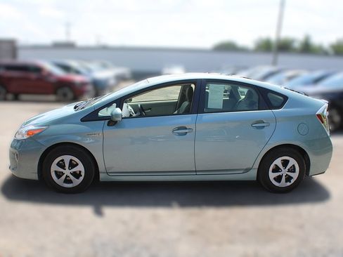 Used 2015 Toyota Prius Four FWD image 13