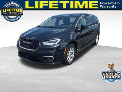 Used 2024 Chrysler Pacifica Touring-L