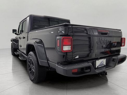 Used 2023 Jeep Gladiator Sport AWD/4WD image 19