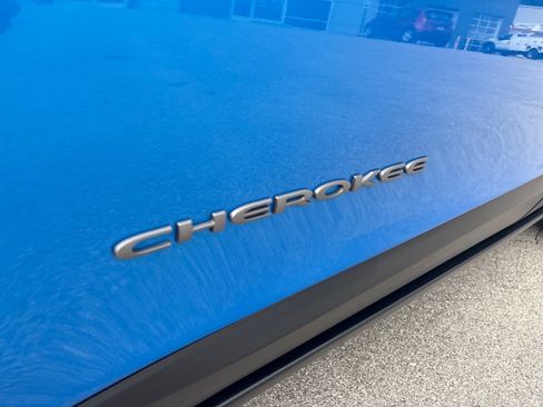 Used 2020 Jeep Cherokee Trailhawk image 8