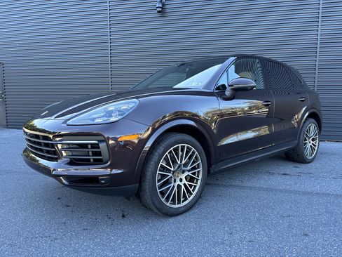 Certified 2022 Porsche Cayenne Platinum Edition image 1