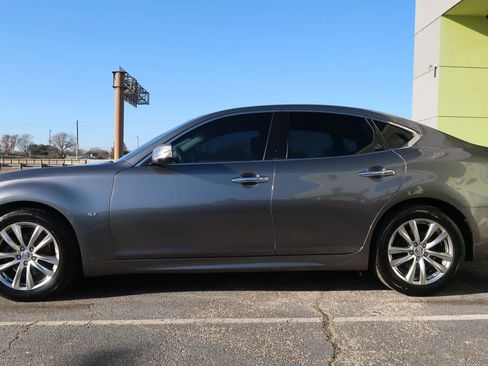 Used 2017 INFINITI Q70 3.7 image 7