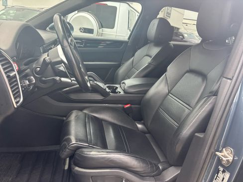 Used 2020 Porsche Cayenne AWD/4WD image 4