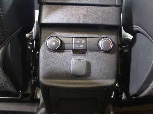 Used 2017 Ford Explorer XLT w/ Equipment Group 202A AWD/4WD image 52