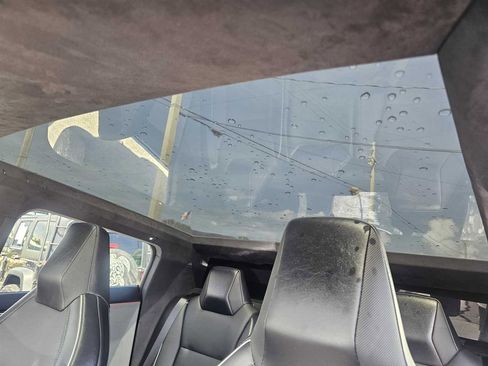 Used 2025 Tesla Cybertruck AWD Crew Cab image 18