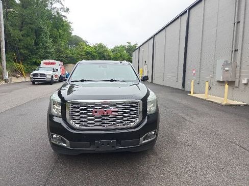 Used 2019 GMC Yukon XL Denali w/ Denali Ultimate Package AWD/4WD image 8