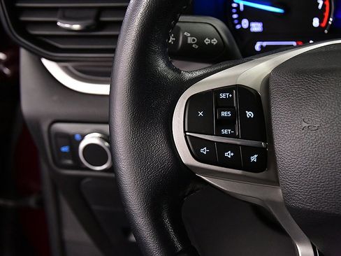 Used 2022 Ford Explorer XLT image 20