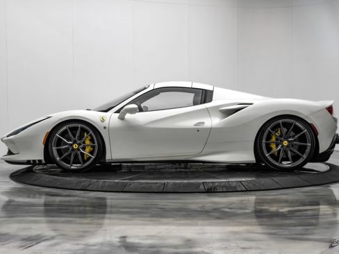 Used 2022 Ferrari F8 Tributo RWD image 10