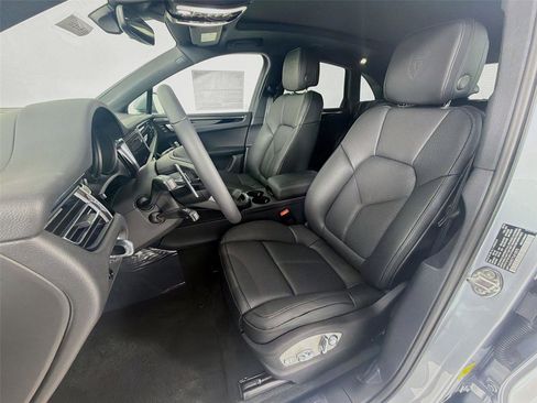 New 2026 Porsche Macan image 5