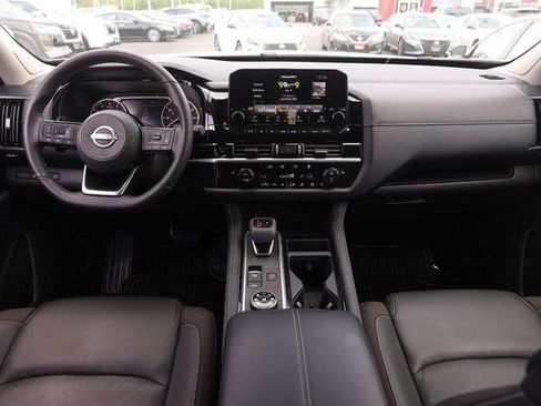 Used 2025 Nissan Pathfinder SL w/ SL Premium Package AWD/4WD image 23