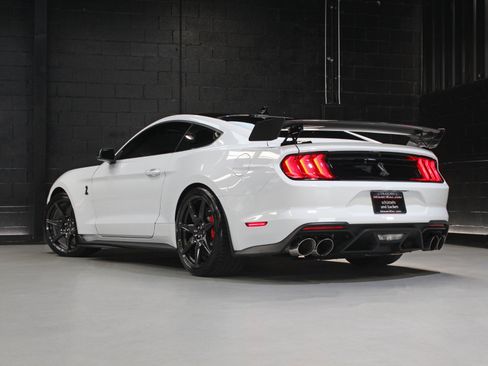 Used 2021 Ford Mustang Shelby GT500 w/ Carbon Fiber Track Pack RWD image 16