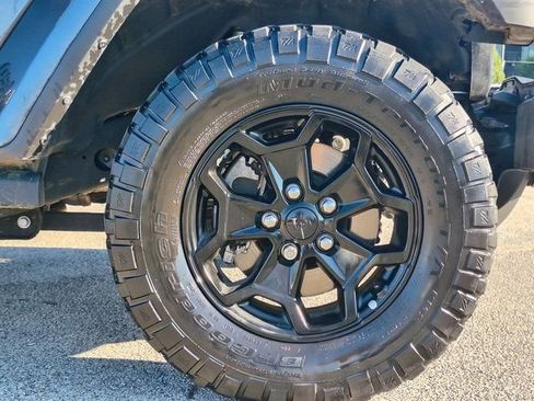 Used 2021 Jeep Gladiator Willys image 19