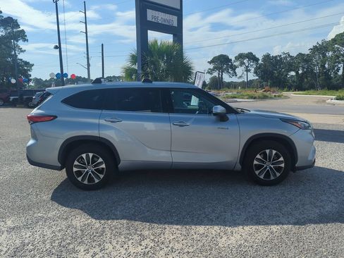 Used 2020 Toyota Highlander XLE FWD image 8