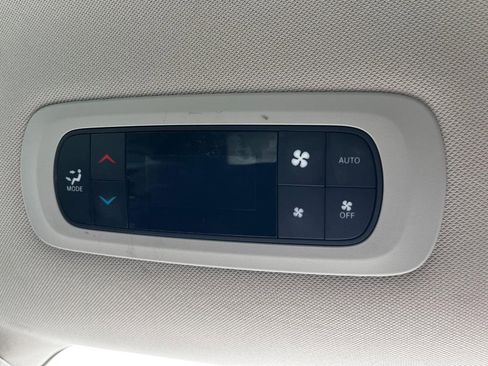 Used 2023 Chrysler Pacifica Touring-L FWD image 15