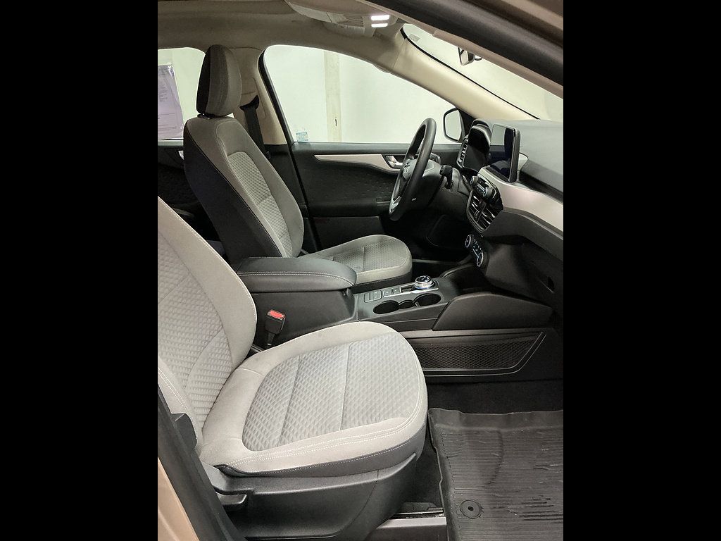 Used 2020 Ford Escape SE FWD image 28