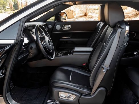 Certified 2018 Rolls-Royce Dawn RWD image 25