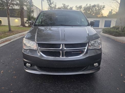 Used 2016 Dodge Grand Caravan SXT image 3