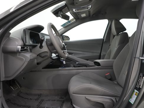 Certified 2025 Hyundai Elantra Sport FWD image 22