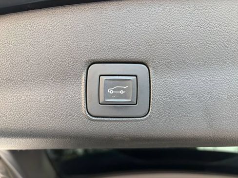 Used 2022 Chevrolet TrailBlazer RS w/ Sun and Liftgate Package AWD/4WD image 32