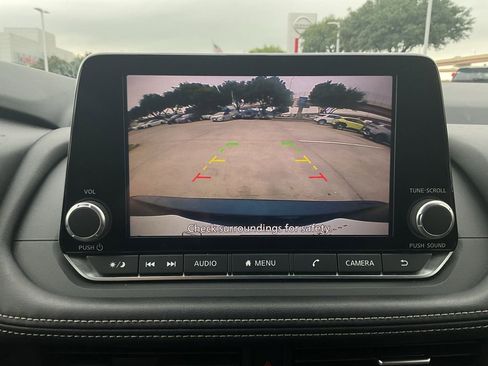 Used 2025 Nissan Rogue SV FWD image 28