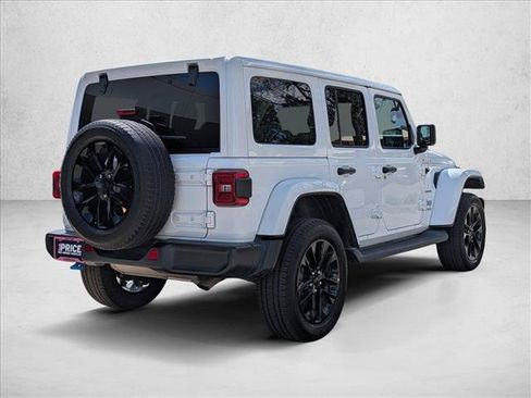 Used 2022 Jeep Wrangler Unlimited Sahara w/ Cold Weather Group AWD/4WD image 5