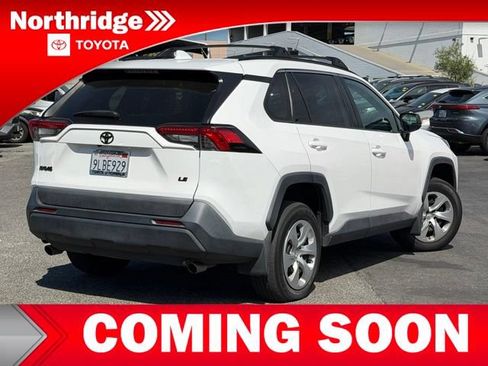 Used 2021 Toyota RAV4 LE FWD image 4