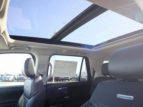 New 2025 Ford Expedition Platinum w/ Driver's Package image 17