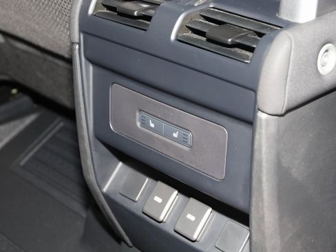 Used 2023 Land Rover Defender 110 SE image 17