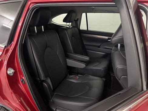 Used 2021 Toyota Highlander Limited AWD/4WD image 22