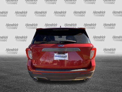 Used 2022 Ford Explorer XLT w/ Equipment Group 202A image 9