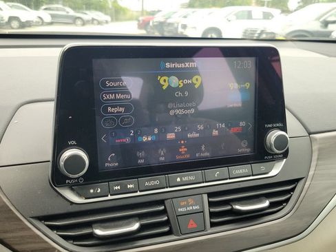 Used 2025 Nissan Altima 2.5 SV FWD image 25