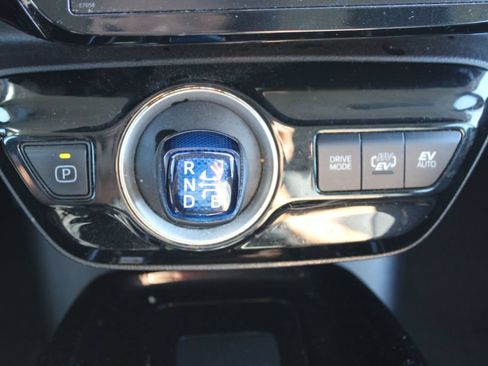Used 2022 Toyota Prius Prime Limited FWD image 18