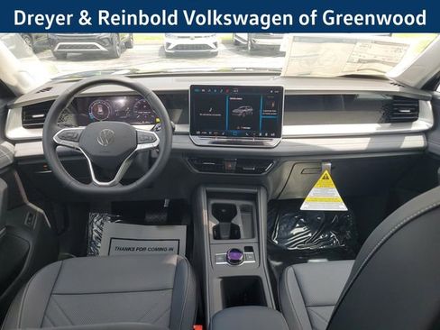 New 2025 Volkswagen Tiguan SE image 16