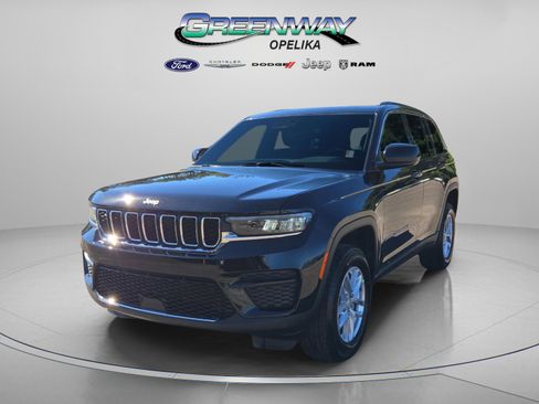 New 2025 Jeep Grand Cherokee Laredo image 4